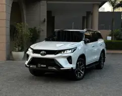TOYOTA HILUX SW4 2.8 D-4D TURBO DIESEL DIAMOND 7L 4X4 AUTOMÁTICO TOYOTA HILUX SW4 2.8 D-4D TURBO DIESEL DIAMOND 7L 4X4 AUTOMÁTICO