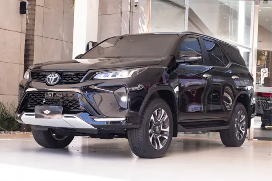 TOYOTA HILUX SW4 2.8 D-4D TURBO DIESEL DIAMOND 7L 4X4 AUTOMÁTICO