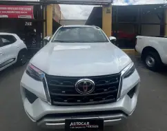 TOYOTA HILUX SW4 2.8 D-4D TURBO DIESEL SRX 4X4 AUTOMÁTICO TOYOTA HILUX SW4 2.8 D-4D TURBO DIESEL SRX 4X4 AUTOMÁTICO