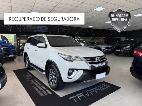 TOYOTA HILUX SW4 2.8 SRX 4X4 7 LUGARES 16V TURBO INTERCOOLER DIESEL 4P AUTOMÁTICO