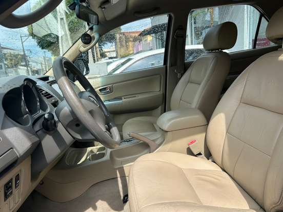 TOYOTA-HILUX SW4-2009