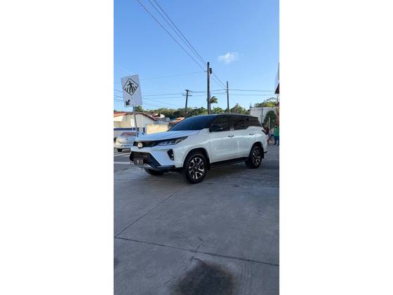 TOYOTA HILUX SW4 2.8 D-4D TURBO DIESEL DIAMOND 7L 4X4 AUTOMÁTICO