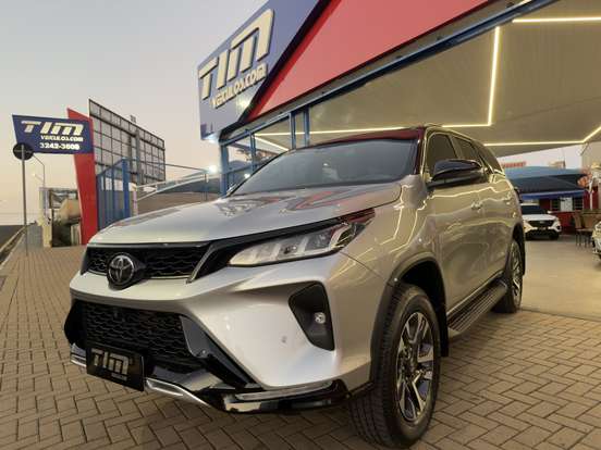 TOYOTA-HILUX SW4-2024