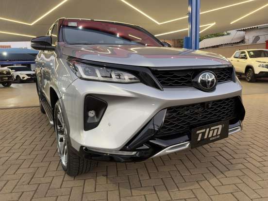 TOYOTA-HILUX SW4-2024