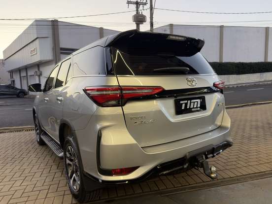 TOYOTA-HILUX SW4-2024