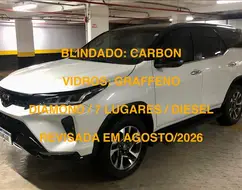 TOYOTA HILUX SW4 2.8 D-4D TURBO DIESEL DIAMOND 7L 4X4 AUTOMÁTICO TOYOTA HILUX SW4 2.8 D-4D TURBO DIESEL DIAMOND 7L 4X4 AUTOMÁTICO