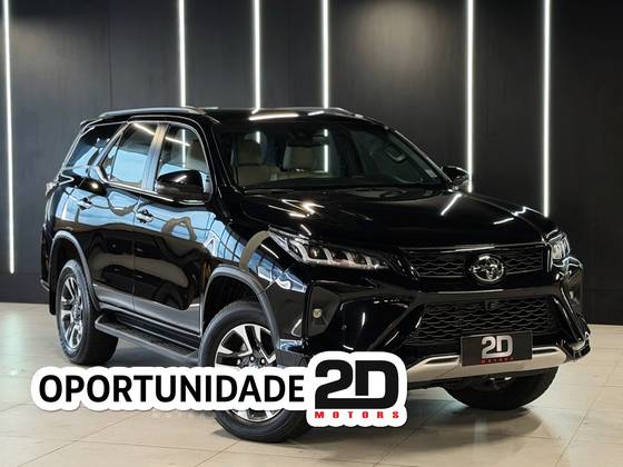 TOYOTA HILUX SW4 2.8 D-4D TURBO DIESEL DIAMOND 7L 4X4 AUTOMÁTICO