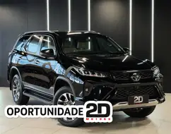 TOYOTA HILUX SW4 2.8 D-4D TURBO DIESEL DIAMOND 7L 4X4 AUTOMÁTICO TOYOTA HILUX SW4 2.8 D-4D TURBO DIESEL DIAMOND 7L 4X4 AUTOMÁTICO