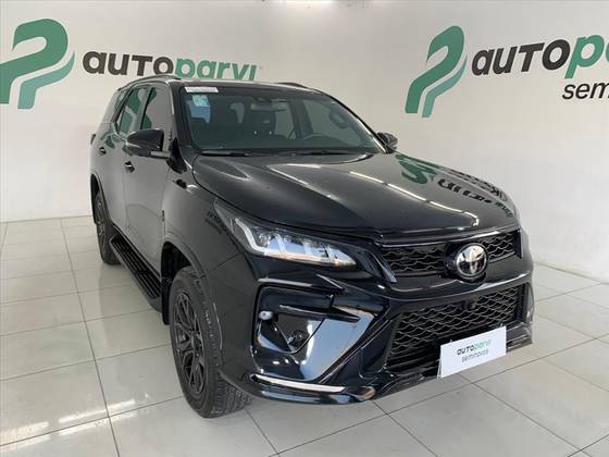 TOYOTA HILUX SW4 2.8 D-4D TURBO DIESEL GR-S 7L 4X4 AUTOMÁTICO