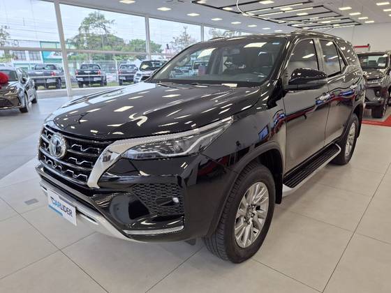 TOYOTA HILUX SW4 2.8 D-4D TURBO DIESEL SRX 4X4 AUTOMÁTICO