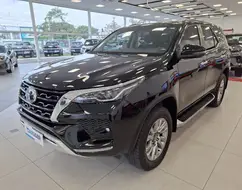 TOYOTA HILUX SW4 2.8 D-4D TURBO DIESEL SRX 4X4 AUTOMÁTICO TOYOTA HILUX SW4 2.8 D-4D TURBO DIESEL SRX 4X4 AUTOMÁTICO
