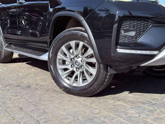 TOYOTA-HILUX SW4-2.8 D-4D TURBO DIESEL SRX 7L 4X4 AUTOMÁTICO TOYOTA-HILUX SW4-2022