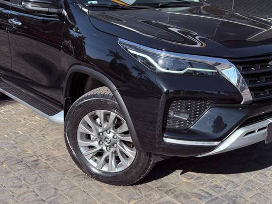 TOYOTA-HILUX SW4-2022