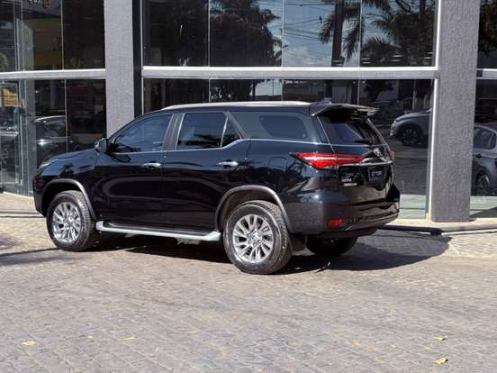 TOYOTA-HILUX SW4-2.8 D-4D TURBO DIESEL SRX 7L 4X4 AUTOMÁTICO TOYOTA-HILUX SW4-2022