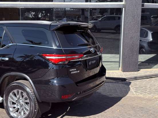 TOYOTA-HILUX SW4-2.8 D-4D TURBO DIESEL SRX 7L 4X4 AUTOMÁTICO TOYOTA-HILUX SW4-2022