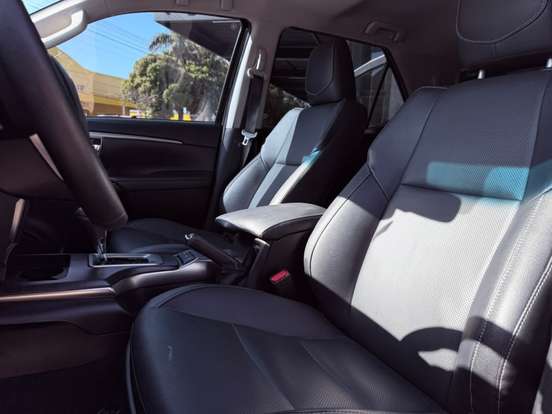TOYOTA-HILUX SW4-2022