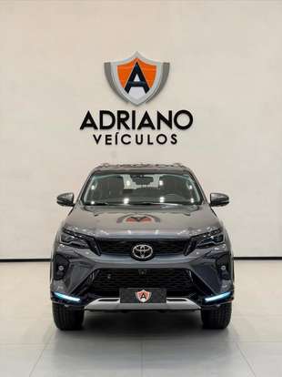 TOYOTA-HILUX SW4-2024