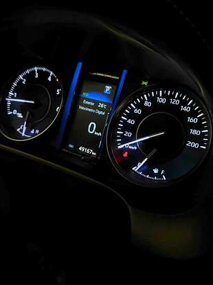 TOYOTA-HILUX SW4-2024