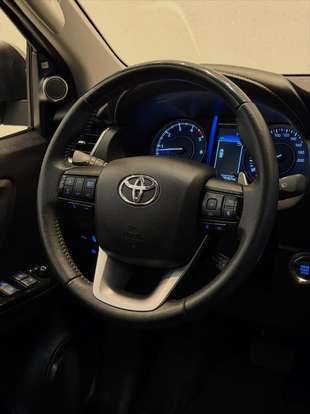TOYOTA-HILUX SW4-2024