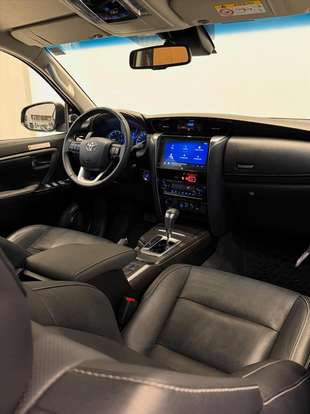 TOYOTA-HILUX SW4-2024