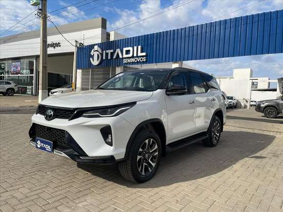 TOYOTA-HILUX SW4-2024