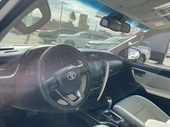 TOYOTA-HILUX SW4-2024
