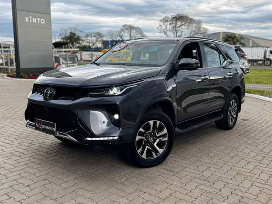 TOYOTA HILUX SW4 2.8 D-4D TURBO DIESEL SRX PLATINUM 4X4 AUTOMÁTICO