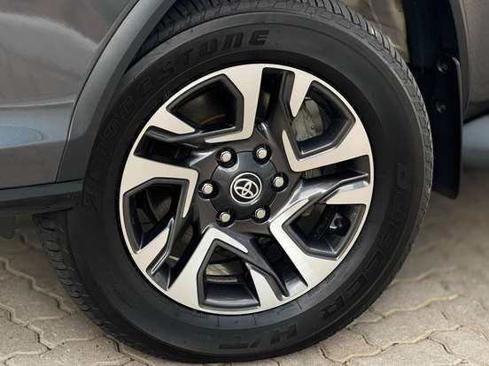 TOYOTA-HILUX SW4-2023