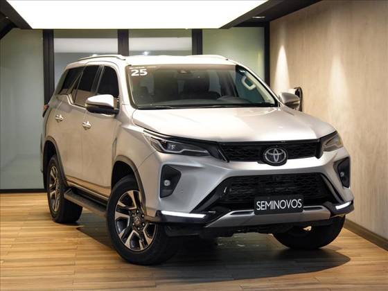 TOYOTA HILUX SW4 2.8 D-4D TURBO DIESEL SRX PLATINUM 7L 4X4 AUTOMÁTICO