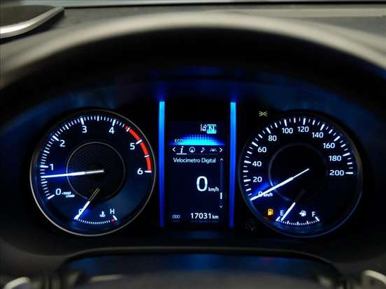 TOYOTA-HILUX SW4-2025