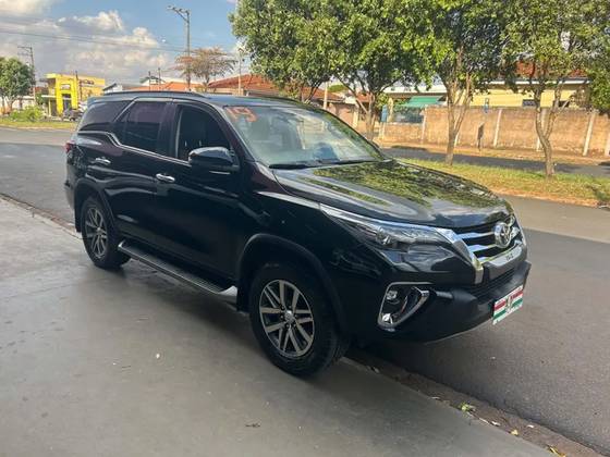 TOYOTA HILUX SW4 2.8 SRX 4X4 7 LUGARES 16V TURBO INTERCOOLER DIESEL 4P AUTOMÁTICO