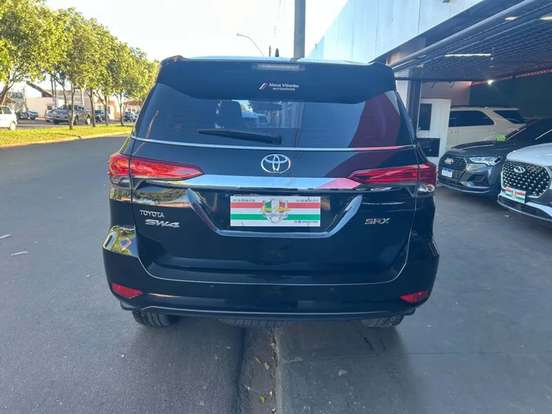 TOYOTA-HILUX SW4-2.8 SRX 4X4 7 LUGARES 16V TURBO INTERCOOLER DIESEL 4P AUTOMÁTICO TOYOTA-HILUX SW4-2019