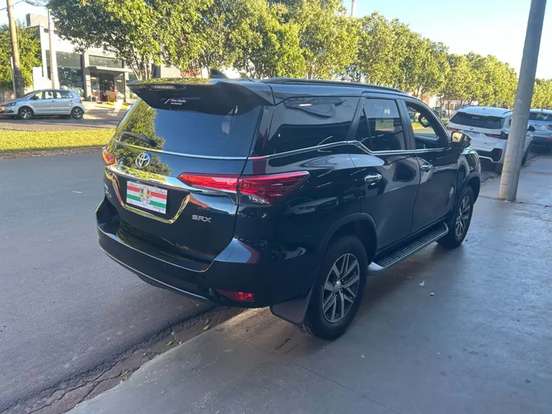 TOYOTA-HILUX SW4-2.8 SRX 4X4 7 LUGARES 16V TURBO INTERCOOLER DIESEL 4P AUTOMÁTICO TOYOTA-HILUX SW4-2019