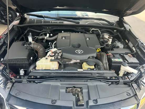 TOYOTA-HILUX SW4-2.8 SRX 4X4 7 LUGARES 16V TURBO INTERCOOLER DIESEL 4P AUTOMÁTICO TOYOTA-HILUX SW4-2019