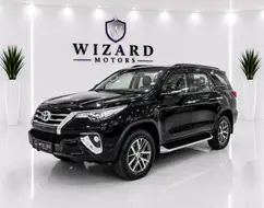 TOYOTA HILUX SW4 2.8 SRX 4X4 7 LUGARES 16V TURBO INTERCOOLER DIESEL 4P AUTOMÁTICO TOYOTA HILUX SW4 2.8 SRX 4X4 7 LUGARES 16V TURBO INTERCOOLER DIESEL 4P AUTOMÁTICO