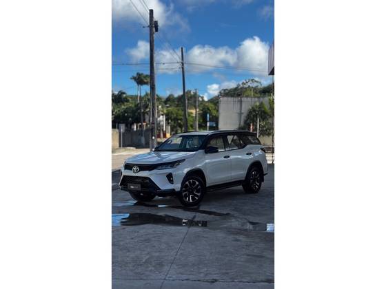 TOYOTA HILUX SW4 2.8 SRX DIAMOND 4X4 7 LUGARES 16V TURBO INTERCOOLER DIESEL 4P AUTOMÁTICO