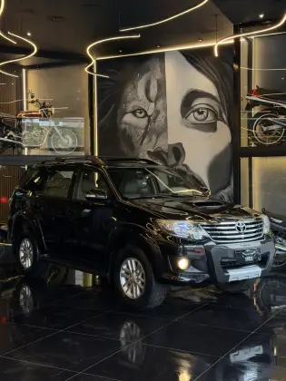 TOYOTA HILUX SW4 3.0 SRV 4X4 7 LUGARES 16V TURBO INTERCOOLER DIESEL 4P AUTOMÁTICO