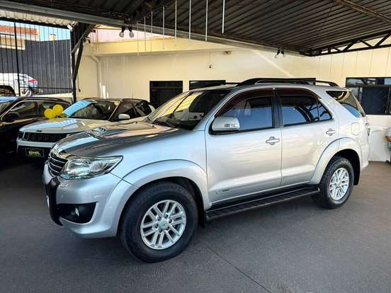 TOYOTA-HILUX SW4-3.0 SRV 4X4 16V TURBO INTERCOOLER DIESEL 4P AUTOMÁTICO TOYOTA-HILUX SW4-2012