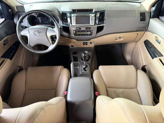 TOYOTA-HILUX SW4-2012