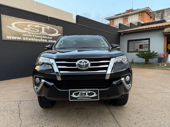 TOYOTA HILUX SW4 4.0 SRX 4X4 7 LUGARES V6 24V GASOLINA 4P AUTOMÁTICO