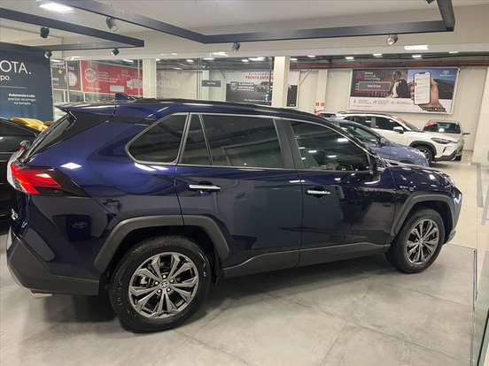 TOYOTA-RAV4-2024