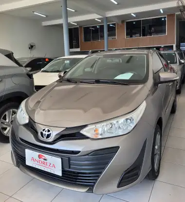 TOYOTA-YARIS-2019