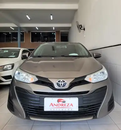 TOYOTA-YARIS-2019