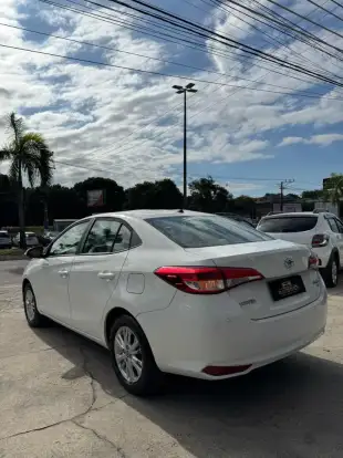TOYOTA-YARIS-2019