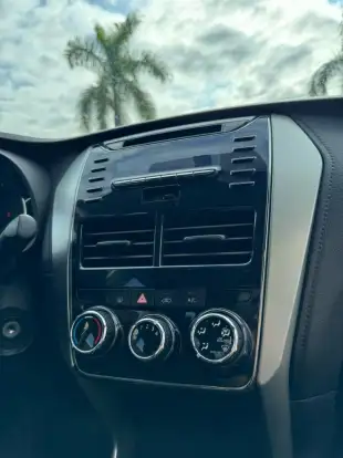 TOYOTA-YARIS-2019