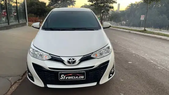 TOYOTA-YARIS-2018