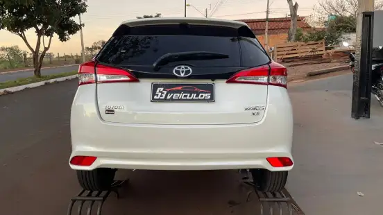 TOYOTA-YARIS-2018