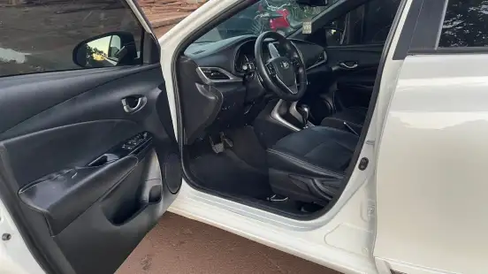 TOYOTA-YARIS-2018