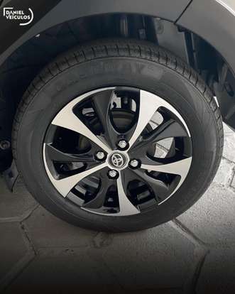 TOYOTA-YARIS-2019