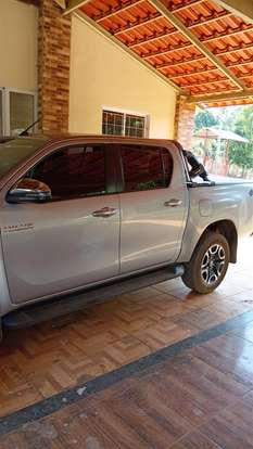 TOYOTA-HILUX-2023